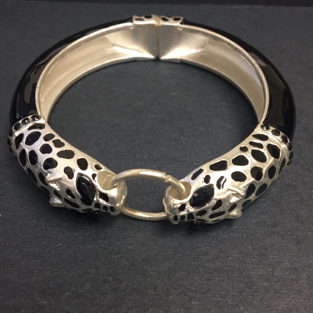 Leopard bracelet with magnetic clasp